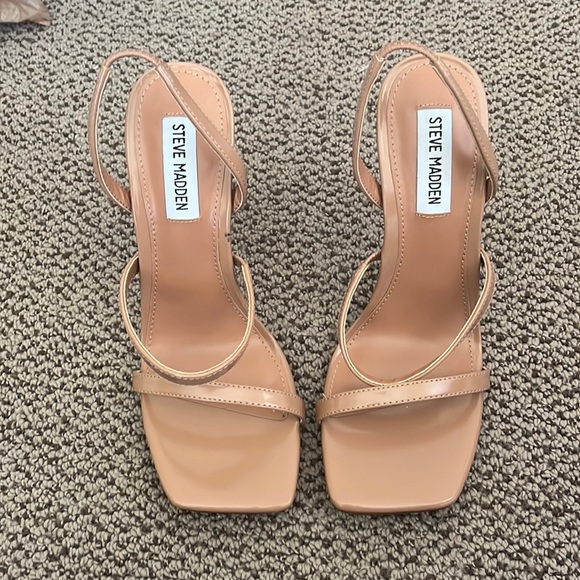 Steve Madden square toe heels - Picture 3 of 8